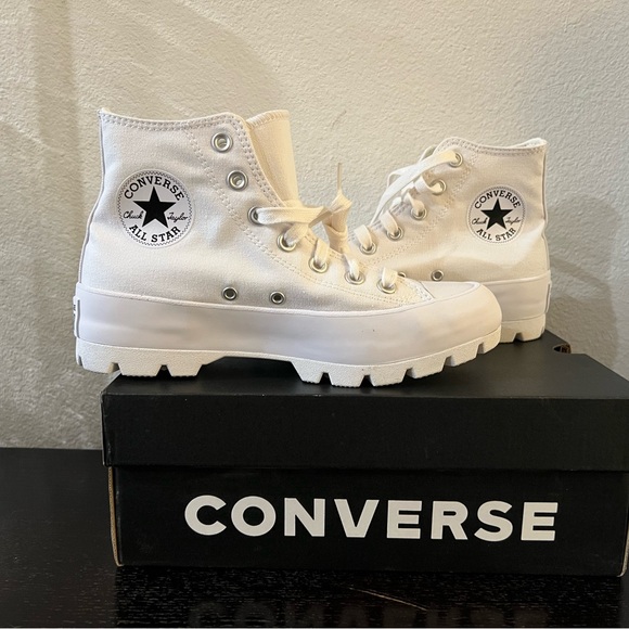 Converse Women’s Chuck Taylor All-Star Lugged Hi Sneakers. - Picture 2 of 8
